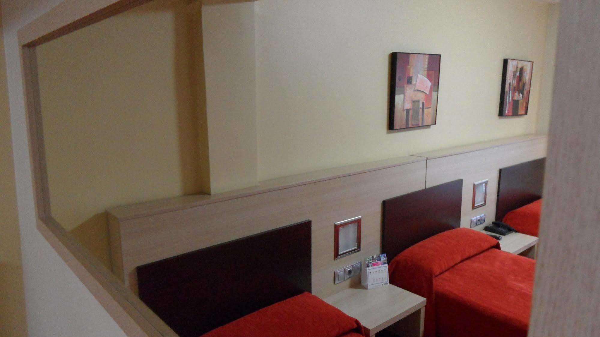 Hotel Avenida ปอนเตเบดรา ภายนอก รูปภาพ