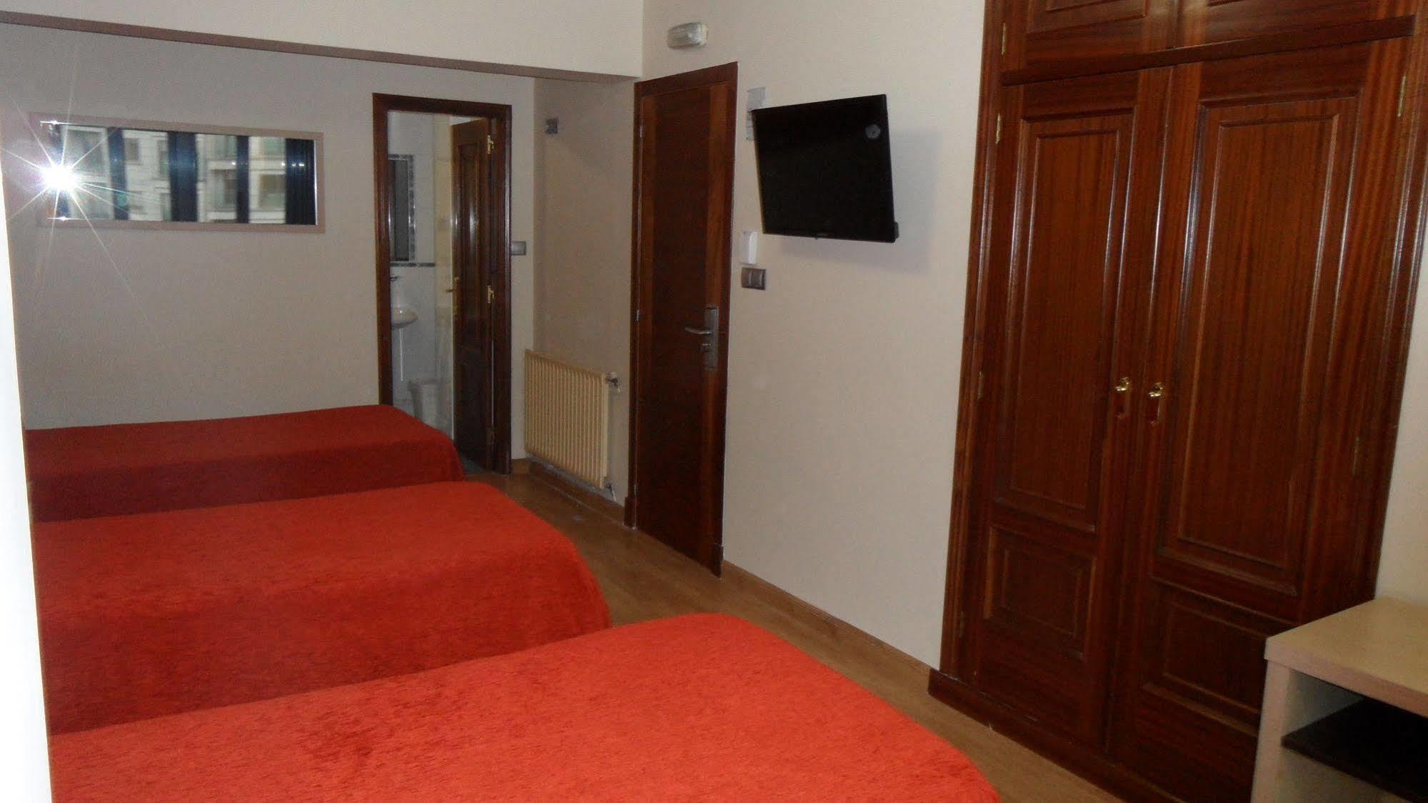 Hotel Avenida ปอนเตเบดรา ภายนอก รูปภาพ